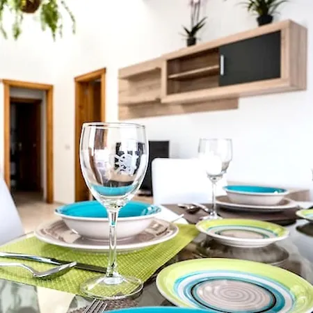 Дом отдыха Comfortable House In With Free Parking Тиас
