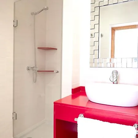 Comfortable House In With Free Parking Тиас
