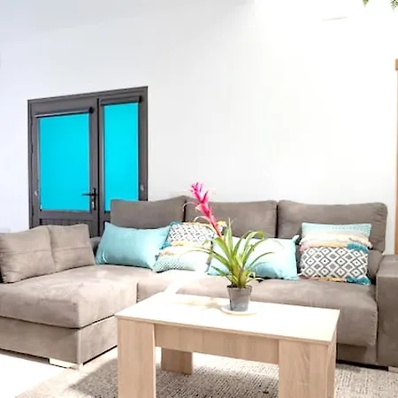 Comfortable House In With Free Parking Дом отдыха *