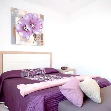 Дом отдыха Comfortable House In With Free Parking Тиас